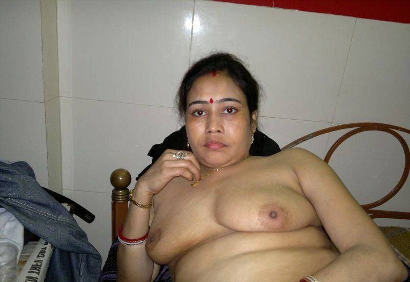 X-Tra reccomend indian aunty showing with full