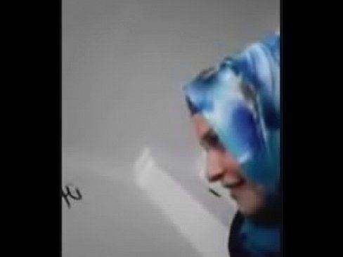 Hijabi turkish muslim milf blowjob