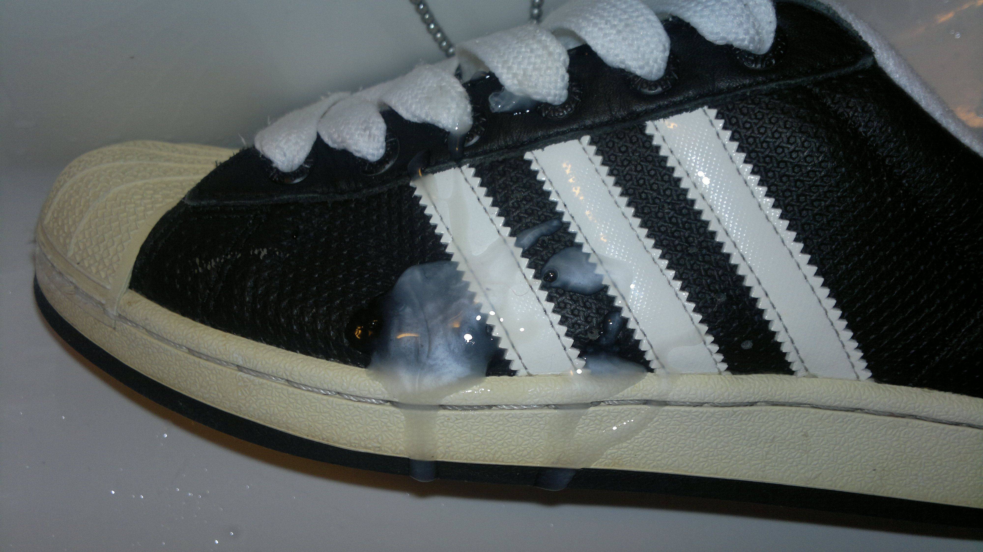 Adidas sneaker clean
