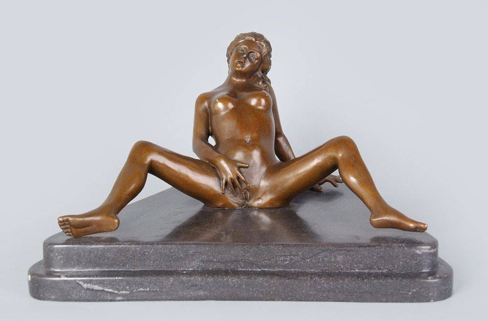 Miss G. reccomend Asian ladies bust bronze ebay