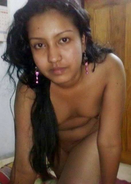 Goldilocks recommend best of Hot Indian Wife Massaged By Stranger While Husband Shoots Video - Desi Sex.