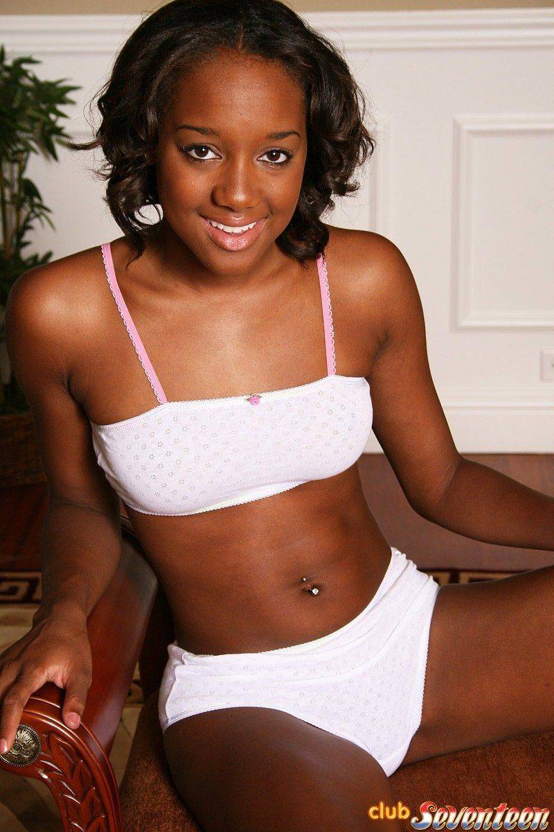 Gorgeous babe ebony nude