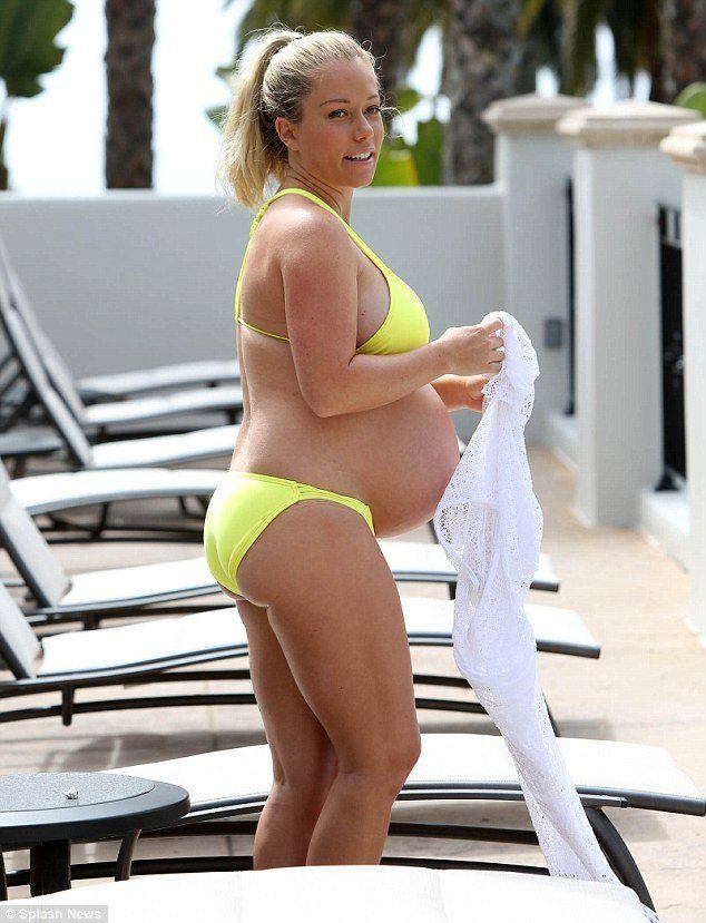 Very pregnant kendra wilkinson naked
