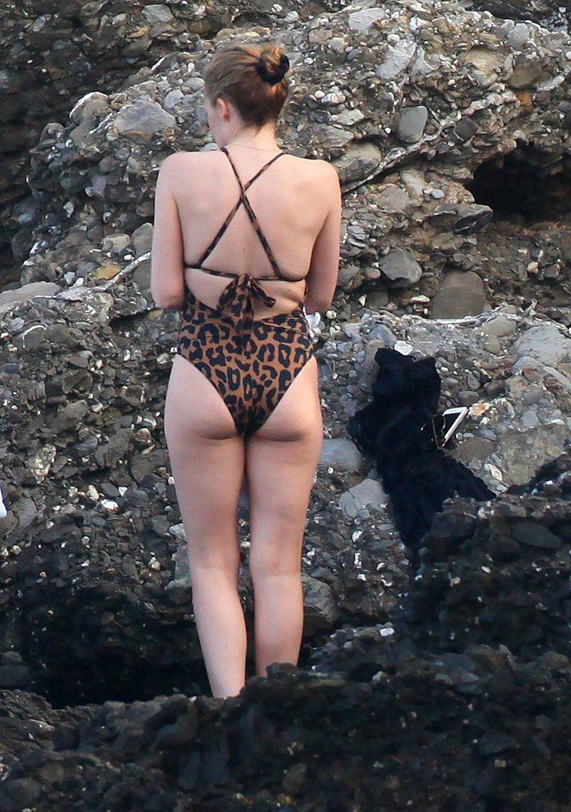 Kylie minogue bikini photos