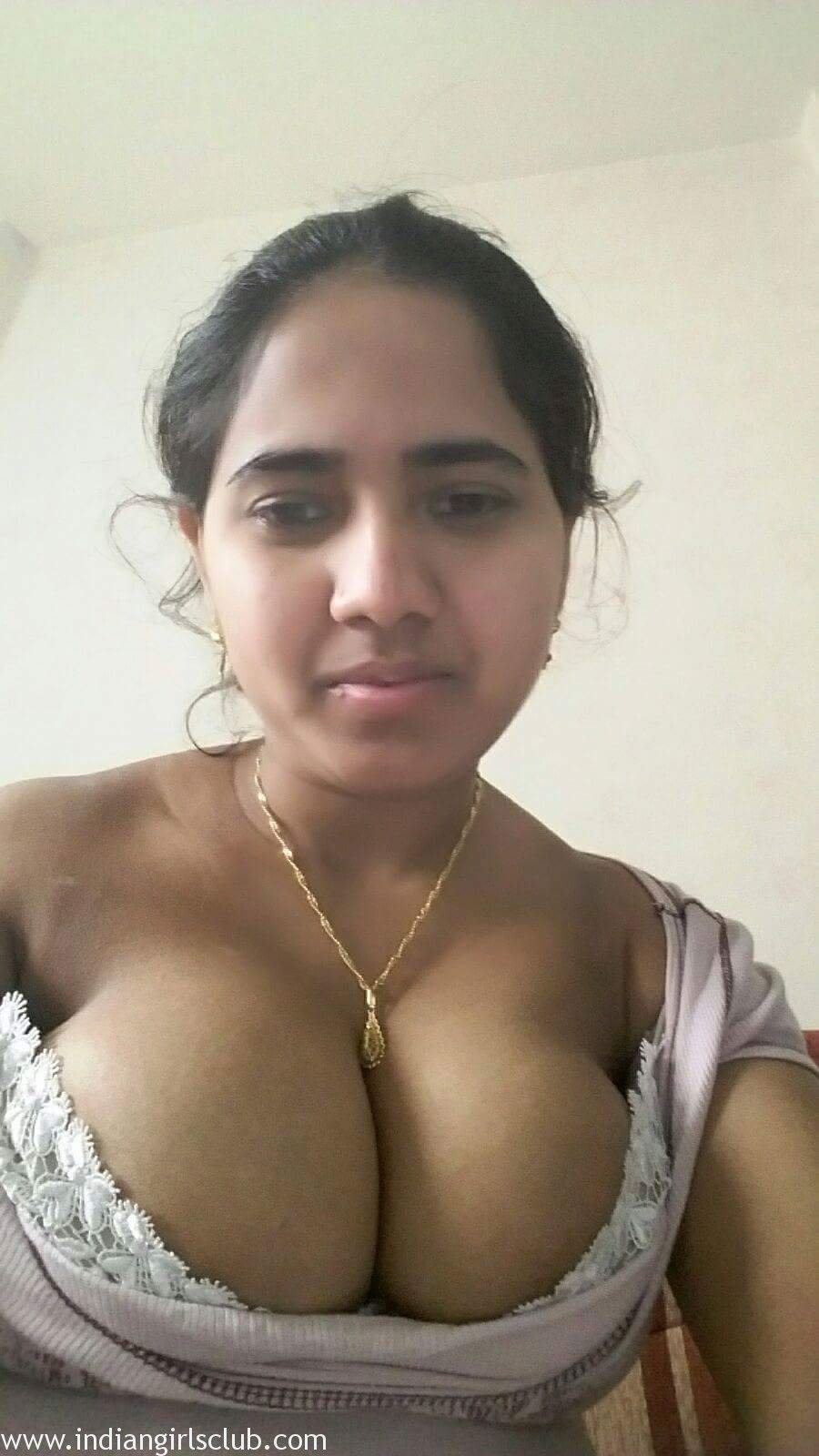 Cuttack Girl Showing asshole and Inserting finger.