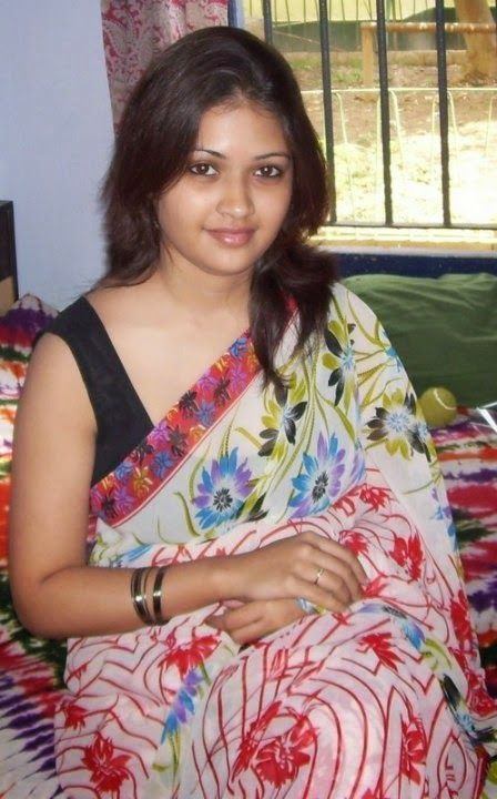 Sexy girl in sari - Real Naked Girls