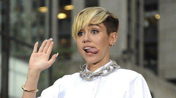 Mylie cyrus sticking out her tongue
