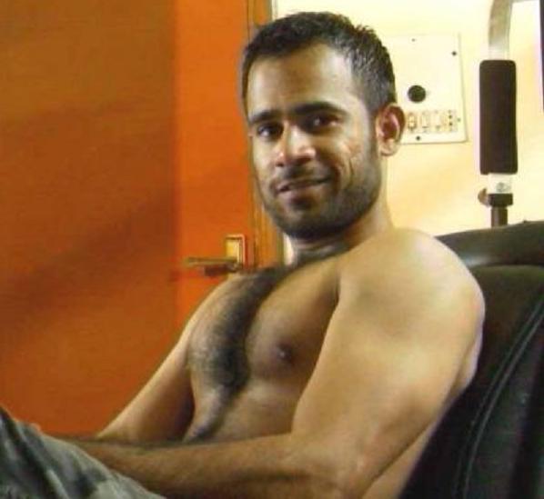 Naked guy of pakistan