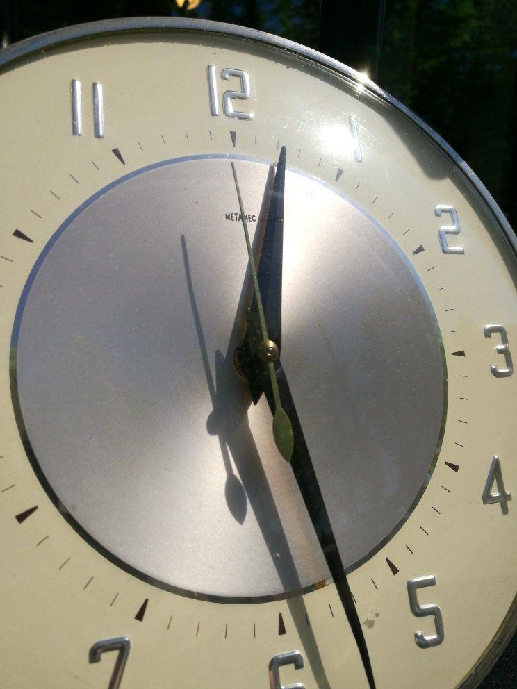 Agent 9. reccomend Vintage metamec clock