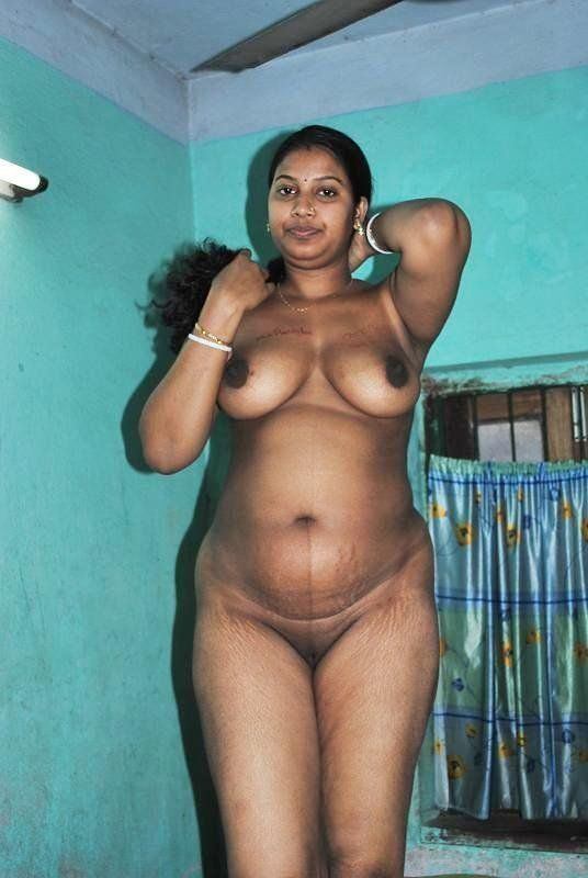 Bengali Aunty Having Romance with Husband at Bedroom.