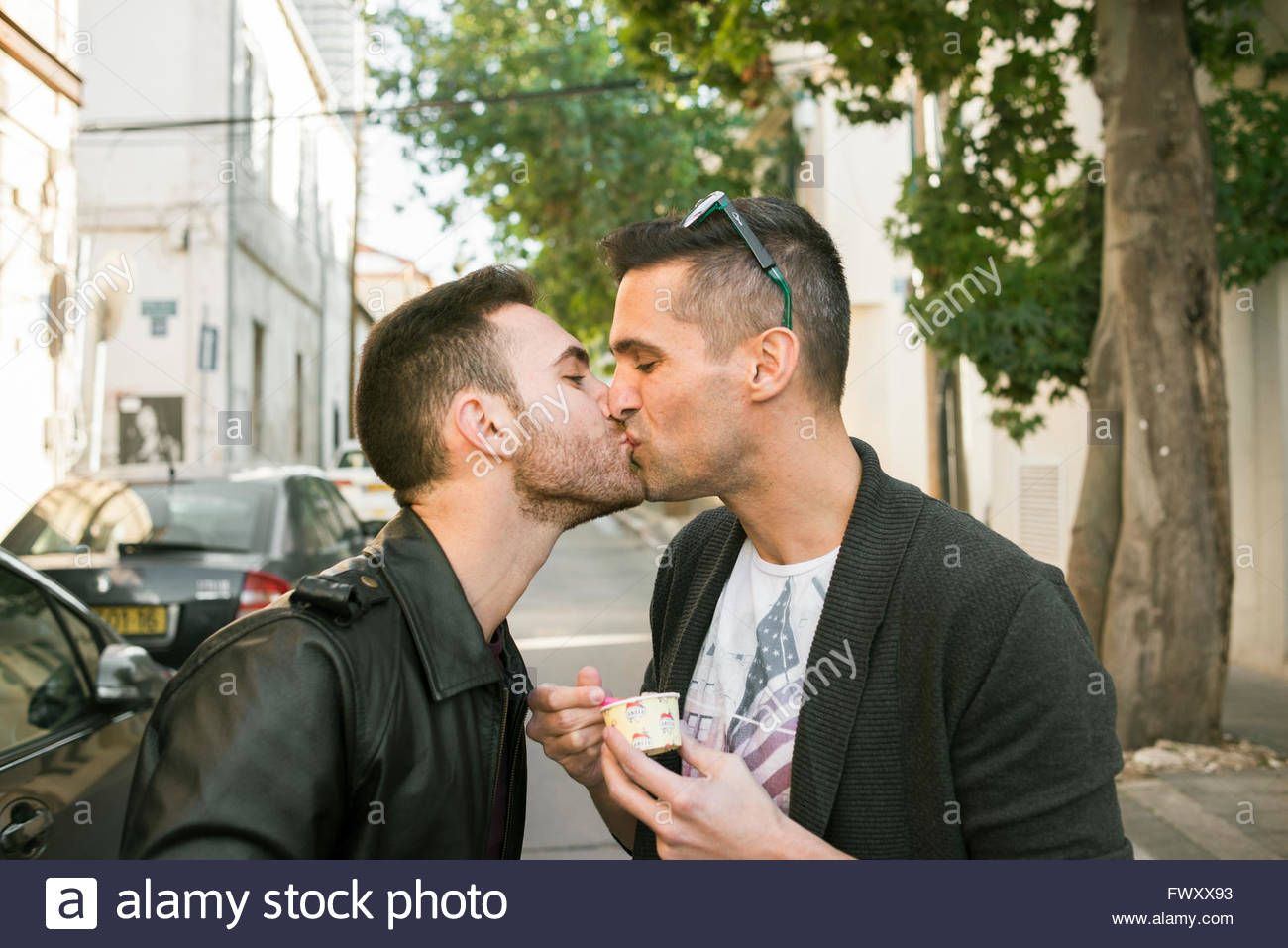 Huddle reccomend Photo of gay men kissing