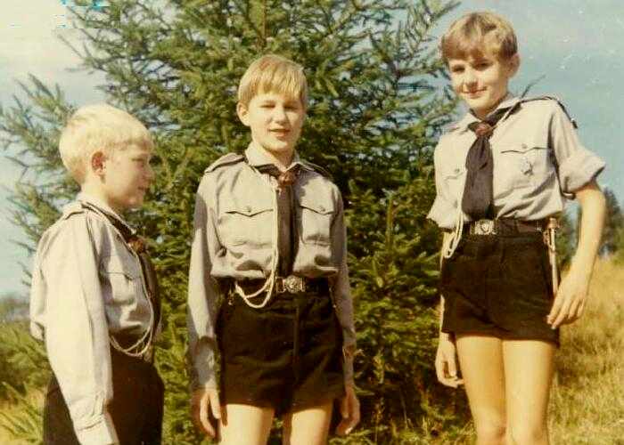 Frostbite reccomend German boys in shorts