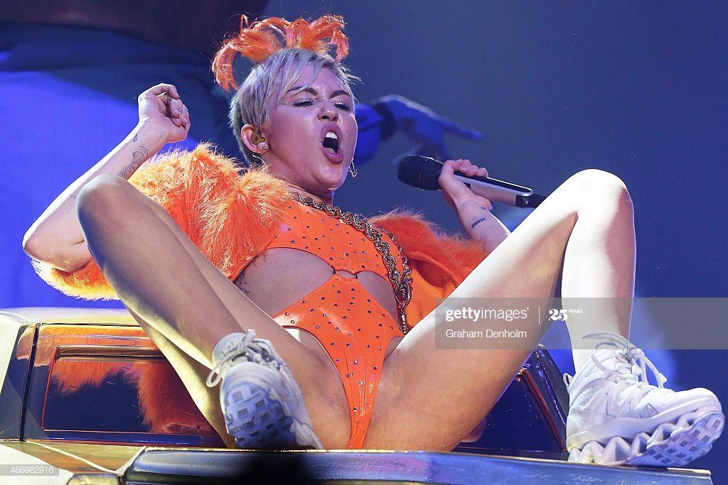 Lumberjack reccomend Miley cyrus erotic photos